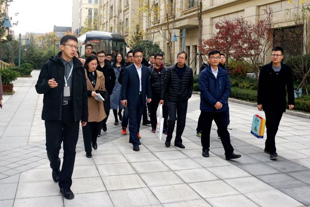 石油与天然气工程一流学科“企业行”师生参观青岛国际院士港园区 曹明琳摄影.JPG